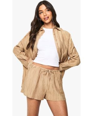 Boohoo Woven Crinkle Flippy Shorts - Natural
