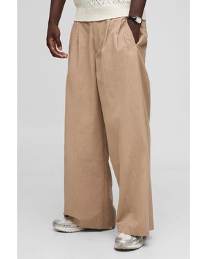 BoohooMAN Oversized Wide Leg Linen Blend Pleated Trouser - Natural