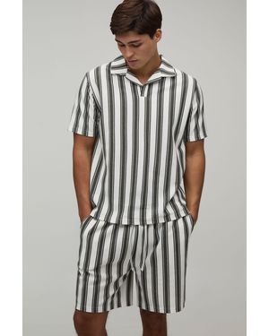 BoohooMAN Regular Fit Stripe Revere Polo & Shorts Set - Multicolour