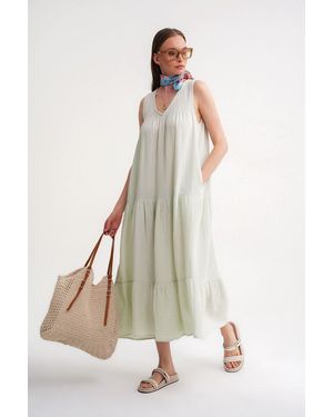 MixRay Sleeveless V-Neck Muslin Midi Dress With Pockets - Natural