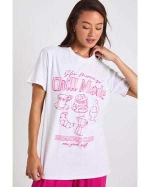 Boohoo Tall Chill Mode T-Shirt Shirt & Trouser Pyjama Set - White