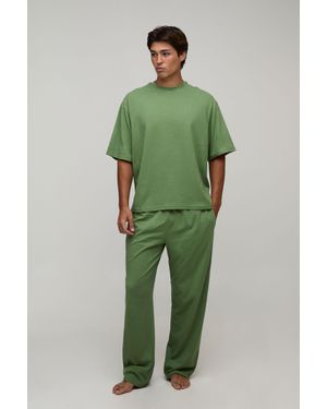 BoohooMAN Loungewear Oversized T-Shirt And Straight Leg Lounge Set - Green