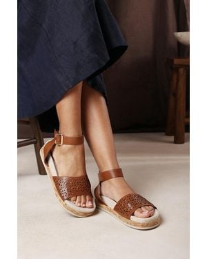 Where's That From Bask Cutout Design Flatform Sandal - Black