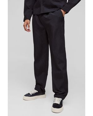 BoohooMAN Straight Fit Elasticated Waist Technical Pleat Trousers - Black