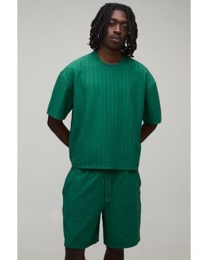BoohooMAN Oversized Shrunken Jacquard Stripe T-Shirt & Baggy Shorts Set - Green