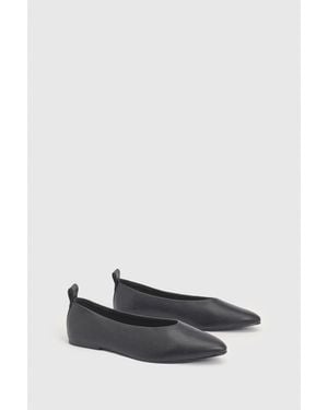 Boohoo Round Toe Ballet Flats - White