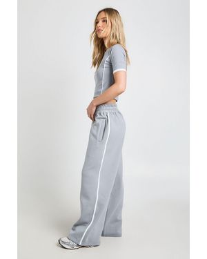 Boohoo Petite Piping Detail T-Shirt And Straight Leg Jogger Set - White