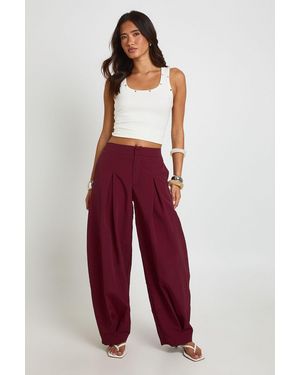 Boohoo Nylon Pleat Front Barrel Trousers - Red