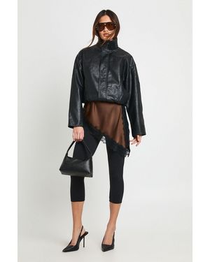 Boohoo Sculpting Matte Slinky Capri Pant - Black