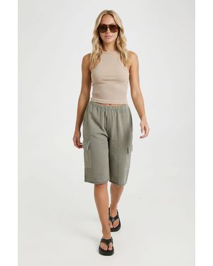 Boohoo Washed Loopback Raw Hem Low Rise Cargo Jort - Green