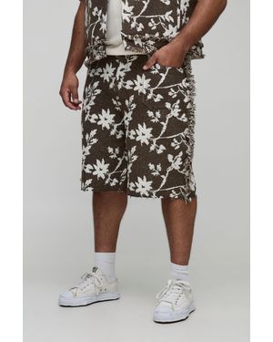 BoohooMAN Plus Floral Tapestry Relaxed Fit Shorts - Brown