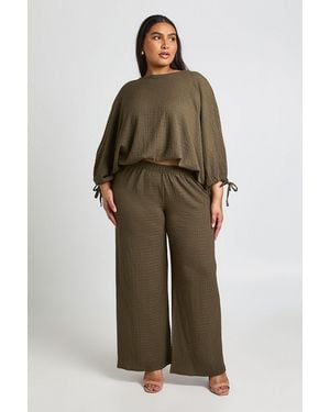 Boohoo Plus Textured Ruched Sleeve Balloon Hem Top & Wide Leg Trouser - Green