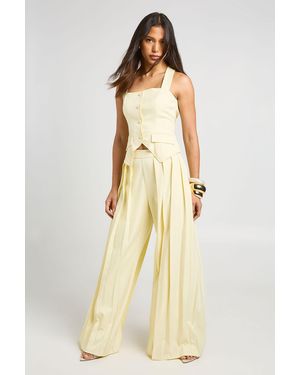 Boohoo Pleated Extreme Wide Leg Tailored Trousers - Natural