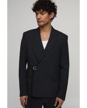 BoohooMAN Pinstripe Relaxed Fit Buckle Detail Wrap Blazer - Black