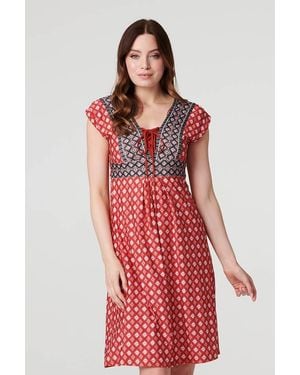 Izabel London Printed Lace-Up Knee Length Dress - Red