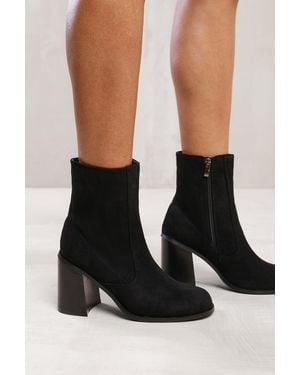 Where's That From Wheres 'Teagan' Ankle Boot With Chunky Heel And Side Zip - Black