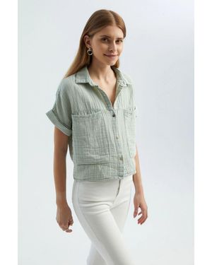 Hiccup Short Sleeve Cropped Shirt With A Pocket Detail - Green