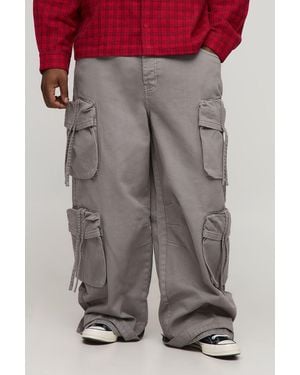 BoohooMAN Plus Multi Cargo Pocket Overdye Baggy Jeans - Grey