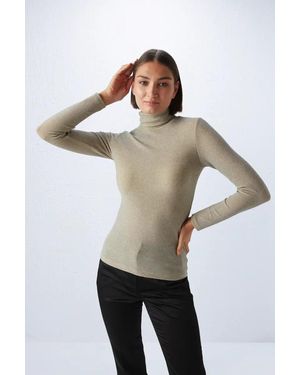 GUSTO High Neck Knit Top - White
