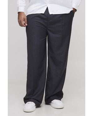 BoohooMAN Plus Pleat Front Wide Leg Tailored Trousers - Black
