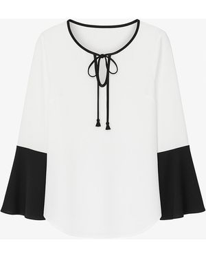 Conquista Ecru Top Met Contrasterend Detail, Lange Klokmouwen En Sleutelgatsluiting Van Fashion - Wit