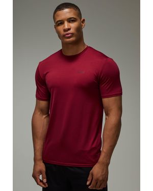 BoohooMAN Active Performance Regular Fit T-Shirt - Red
