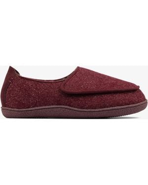 Clarks Home Charm Burgundy Intrest Slippers - Red