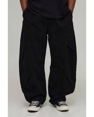 BoohooMAN Elasticated Waist Balloon Fit Double Leg Pleat Detail Twill Trousers - Black