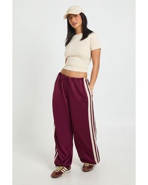 Boohoo Petite Side Stripe Adjustable Cuff Wide Leg Jogger - Red