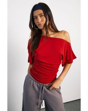 Boohoo Off The Shoulder Ruched T-Shirt - Red