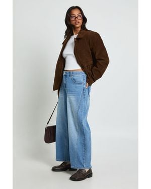 Boohoo The Petite Mid Waist Barrel Jean - Blue