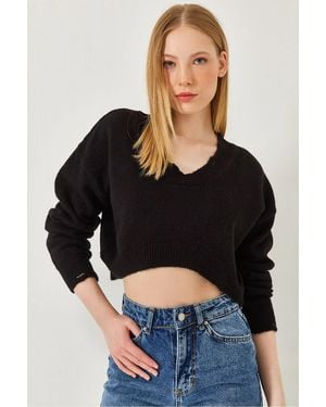 Bianco Lucci Textured V-Neck Loose-Fit Crop Knit Top - Black