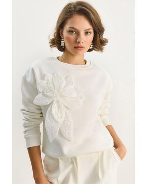 Bianco Lucci Accessory Detailed Long Sleeve Crew Neck Sweatshirt - White
