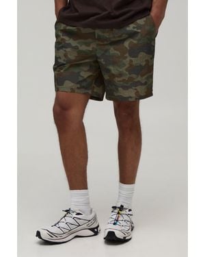 BoohooMAN Relaxed Camo Mid Length Ripstop Short - Green
