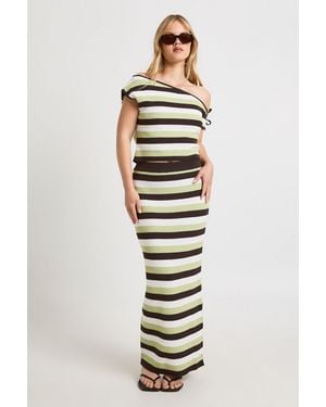 Boohoo Petite Knitted Asymmetric Shoulder Top And Maxi Skirt Co-Ord - White