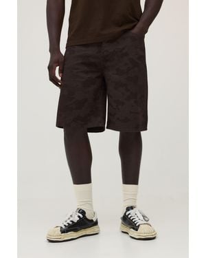 BoohooMAN Adjustable Waist Chain Detail Camo Parachute Jorts - Black