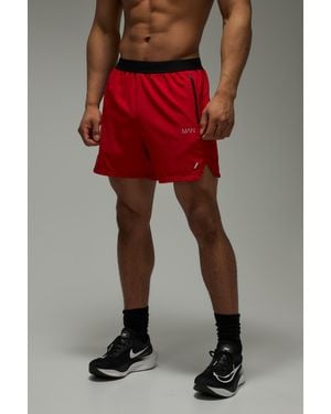 BoohooMAN Active Perforated Stretch Woven Regular Fit 5Inch Short - Red