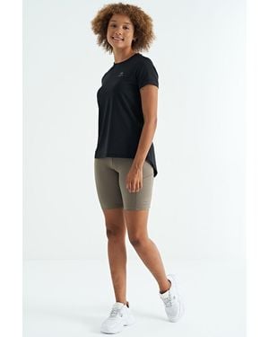TOMMY LIFE Relaxed Crew Neck T-Shirt With Side Slits - Black