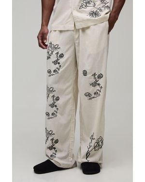 BoohooMAN Baggy Fit Linen Blend Small Floral Embroidery Trousers - Natural