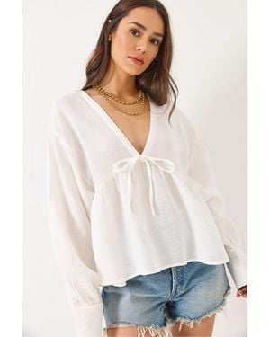 Bianco Lucci Textured V-Neck Crop Blouse With Bow Tie - White