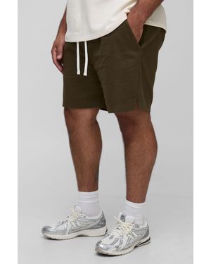 BoohooMAN Plus Elasticated Waist Baggy Fit Split Hem Shorts - Green