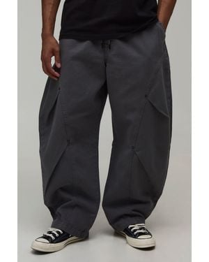 BoohooMAN Elasticated Waist Balloon Fit Double Leg Pleat Detail Twill Trousers - Black