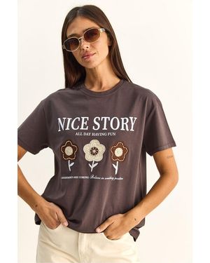 Bianco Lucci Embroidered Text Print Relaxed Fit T-Shirt - Multicolour