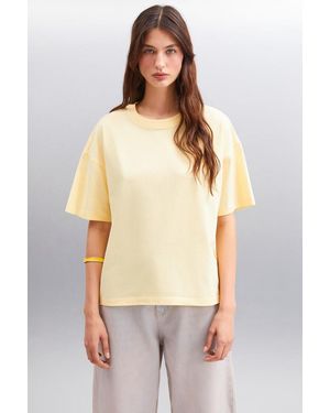 Grimelange Relaxed Crew Neck Slit T-Shirt - Yellow