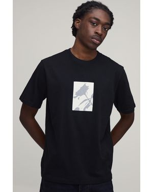 BoohooMAN Regular Floral Chest Print T-Shirt - Black