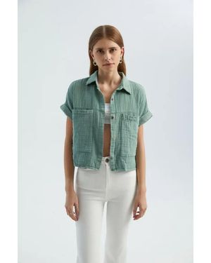 Hiccup Short Sleeve Cropped Shirt With A Pocket Detail - Green