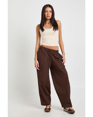 Boohoo Poplin Drawcord Barrel Leg Trouser - Brown