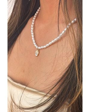 SVNX Pearl Chain Necklace With Flower Pendant - White