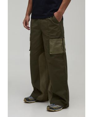 BoohooMAN Parachute Fit Contrast Ripstop Cargo Trousers - Green