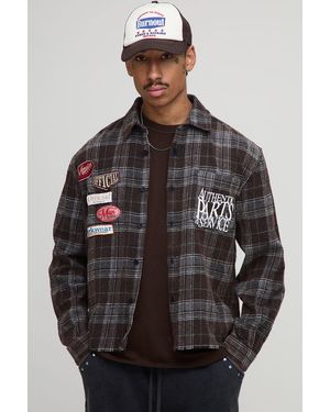 BoohooMAN Relaxed Badge Detail Distressed Acid Wash Flannel Shirt - Black